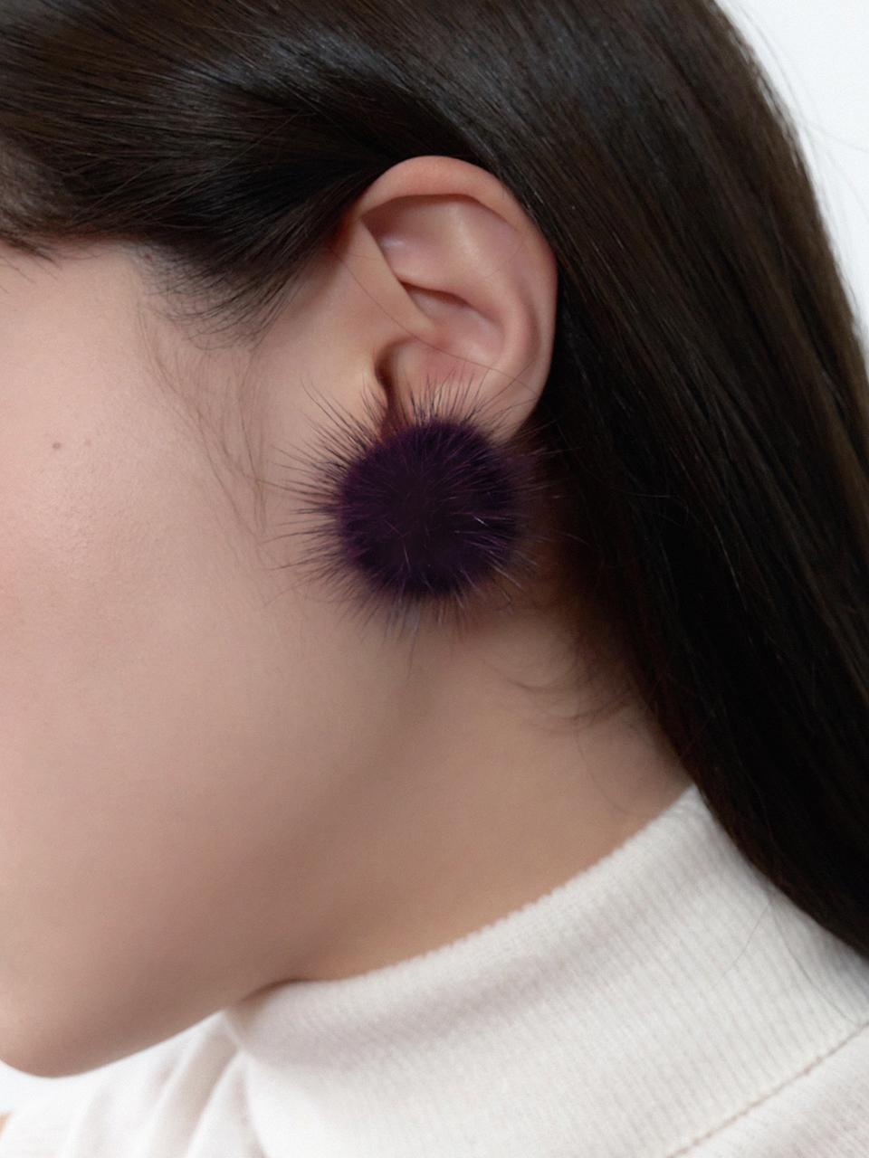 geegee Soft Fluffy Pom-pom Earring [Deep Purple]