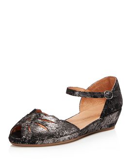 Gentle Souls By Kenneth Cole Gentle Souls Women's Lily Moon Leather Wedge Flats