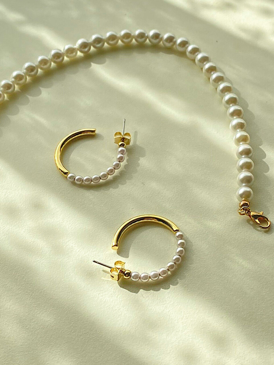 GETMEBLING Center Pearl Earrings