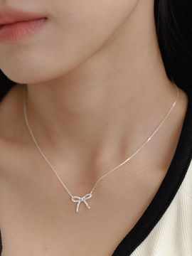GETMEBLING CUBIC RIBBON NECKLACE