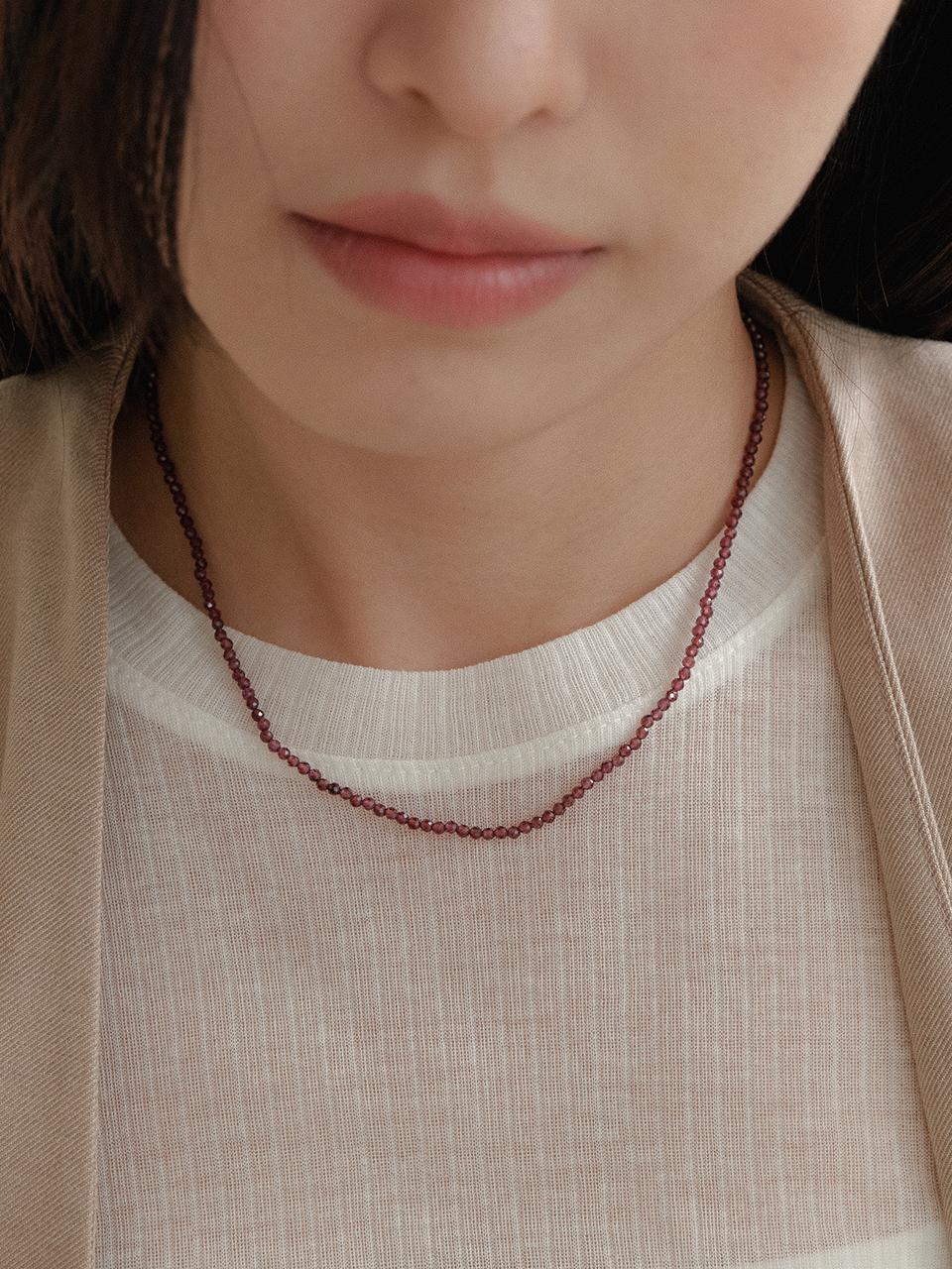 GETMEBLING Hey Coco Garnet Necklace [Brown]