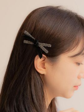 GETMEBLING Velvet Point Hair Clip