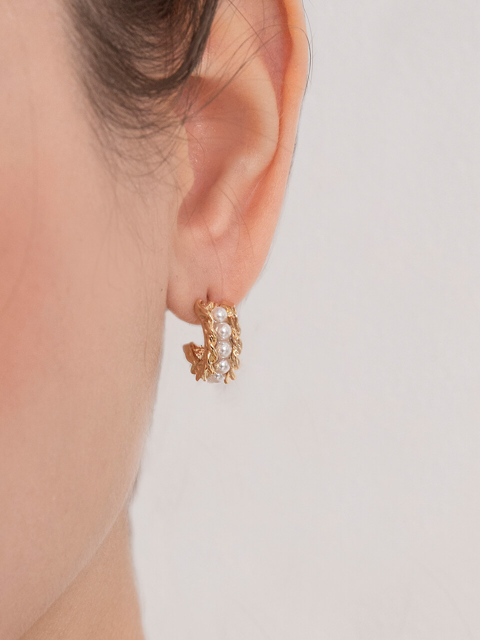 GETMEBLING Wave Point EarringS _ Pearl