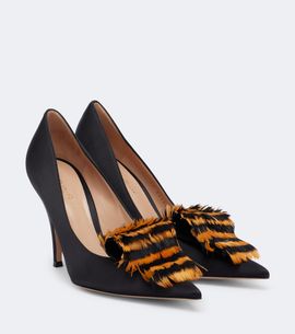 Gianvito Rossi Gianvito Rossi Feather-trimmed satin pumps
