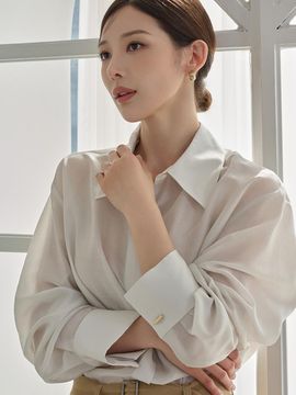 GIEMAR Gold Button Tencel Blouse [Ecru]