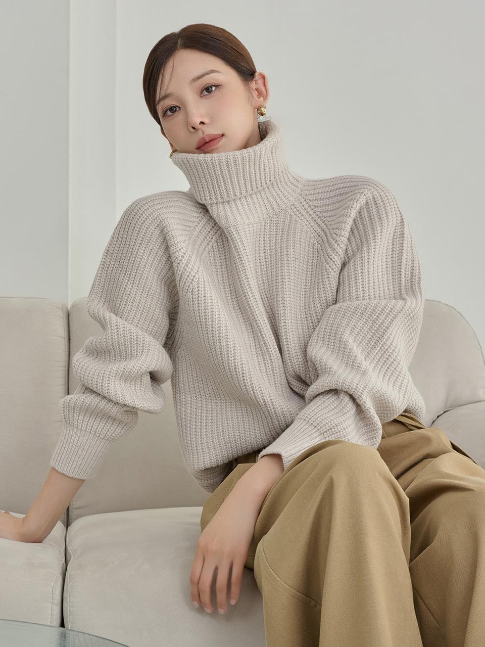 GIEMAR TURTLENECK SWEATER BEIGE