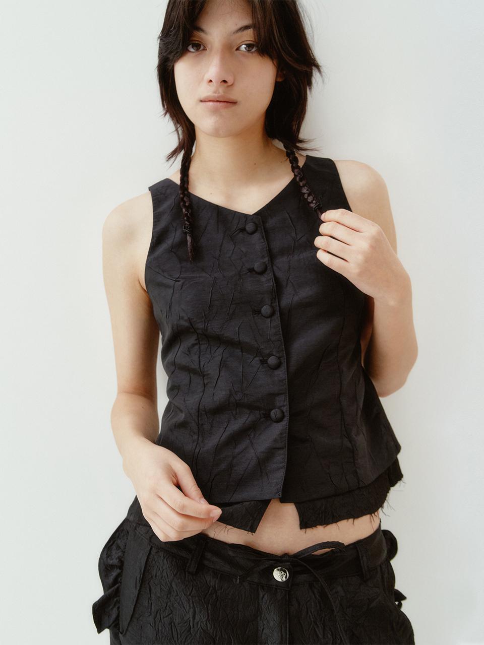 GIMMETHEYOUNG G_BACK POINT CREASE VEST / BLACK