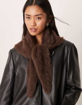 GINA TRICOT Gina Tricot hairy triangle scarf in brown