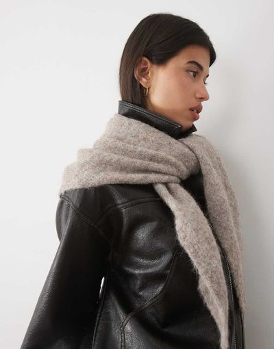 GINA TRICOT Gina Tricot knit triangle scarf in beige-NEUTRAL