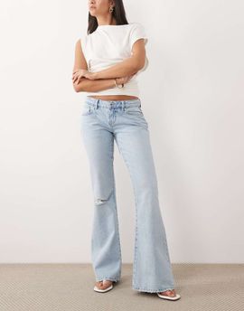 GINA TRICOT Gina Tricot low waist flare ripped jeans in lightwash blue