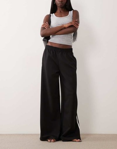 GINA TRICOT Gina Tricot sporty wide pants in black with white stripe