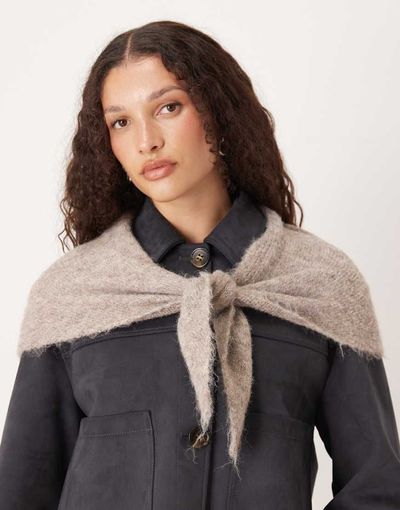 GINA TRICOT Gina Tricot triangle knit scarf in heathered beige-Neutral