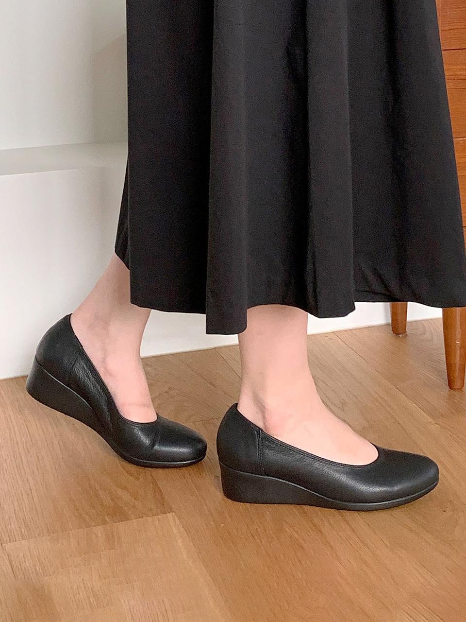 GISSE Natural Leather Cushioned Mile Wedge Pumps (GIS-21252)