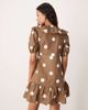 Glamorous Glamorous big collar mini dress in brown polka dot - 4
