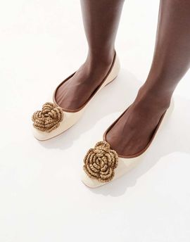 Glamorous Glamorous flat shoes with woven crochet flower in cream linen-White