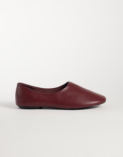 Glamorous Glamorous flats in deep red