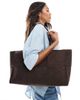 Glamorous Glamorous large woven faux suede tote bag in dark brown-Blue - 3