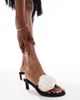 Glamorous Glamorous low heeled flip flop sandals in black with white flowers - 3