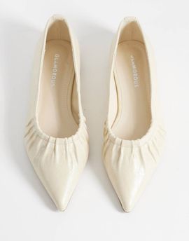 Glamorous Glamorous pointed toe ruched ballet flats in cream-Neutral
