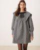Glamorous Glamorous smock mini dress with dramatic collar and tie in black white check - 4