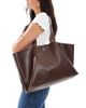 Glamorous Glamorous textured PU tote bag in deep brown - 1