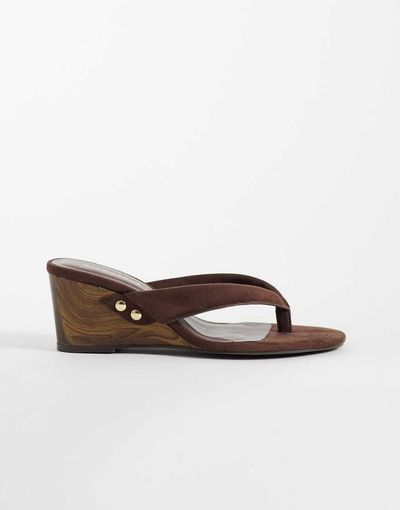 Glamorous Glamorous toe thong wedge sandals in brown suedette