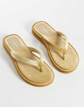 Glamorous Glamorous velvet flip flops in gold