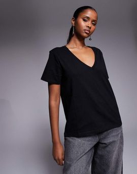 Good American Good American classic v-neck t-shirt in black