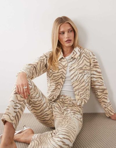 Good American Good American essential cropped denim jacket in brown tiger print - part of a set