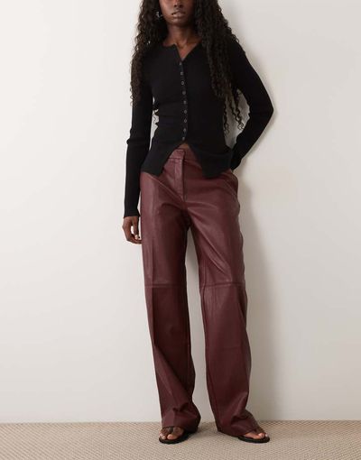 Good American Good American faux leather low rise straight leg pants in burgundy-Red