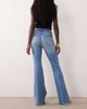 Good American Good American good legs flare jeans in mid light blue wash - 3