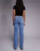 Good American Good American low rise boot cut jeans in mid blue wash - 3