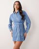 Good American Good American wrap mini shirt dress in light blue wash denim - 2