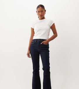 Good American Petite Good American Petite good flare jeans in dark blue wash
