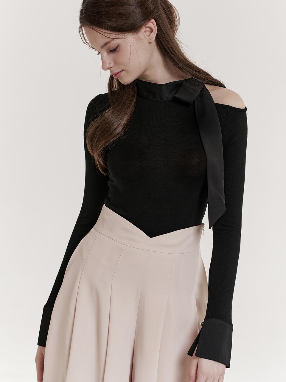 GRACE U Off-Shoulder Satin Ribbon Tencel Wool Top [Black]