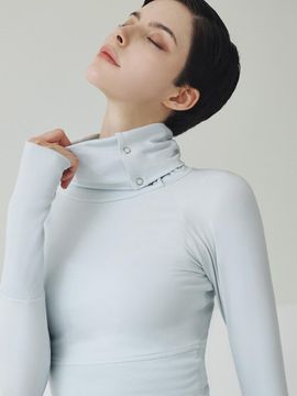 GRANDE LINE Open High-Neck Long Sleeve Yoga