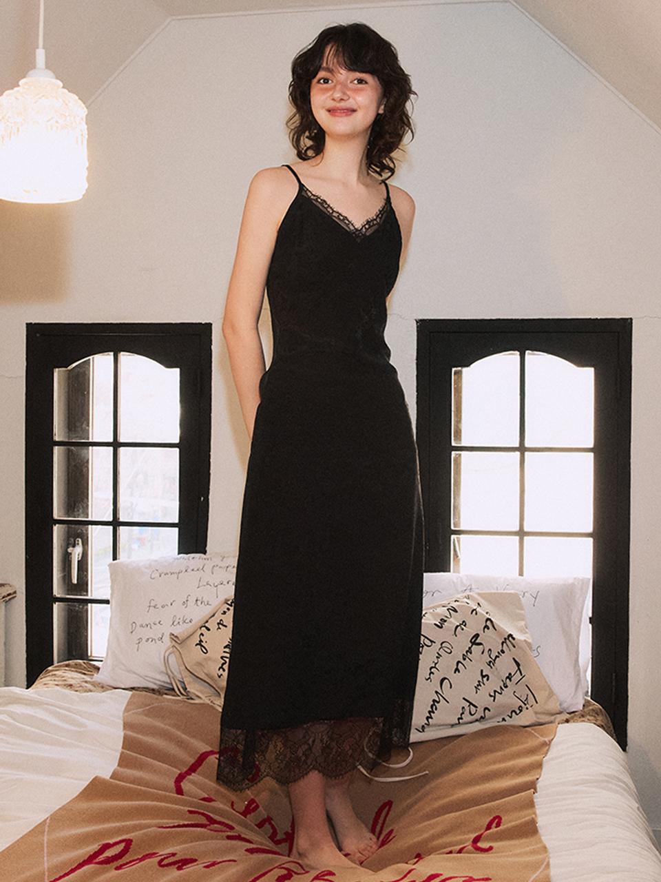 GREENBUTTER Silky Jacquard Lace Dress [Black]