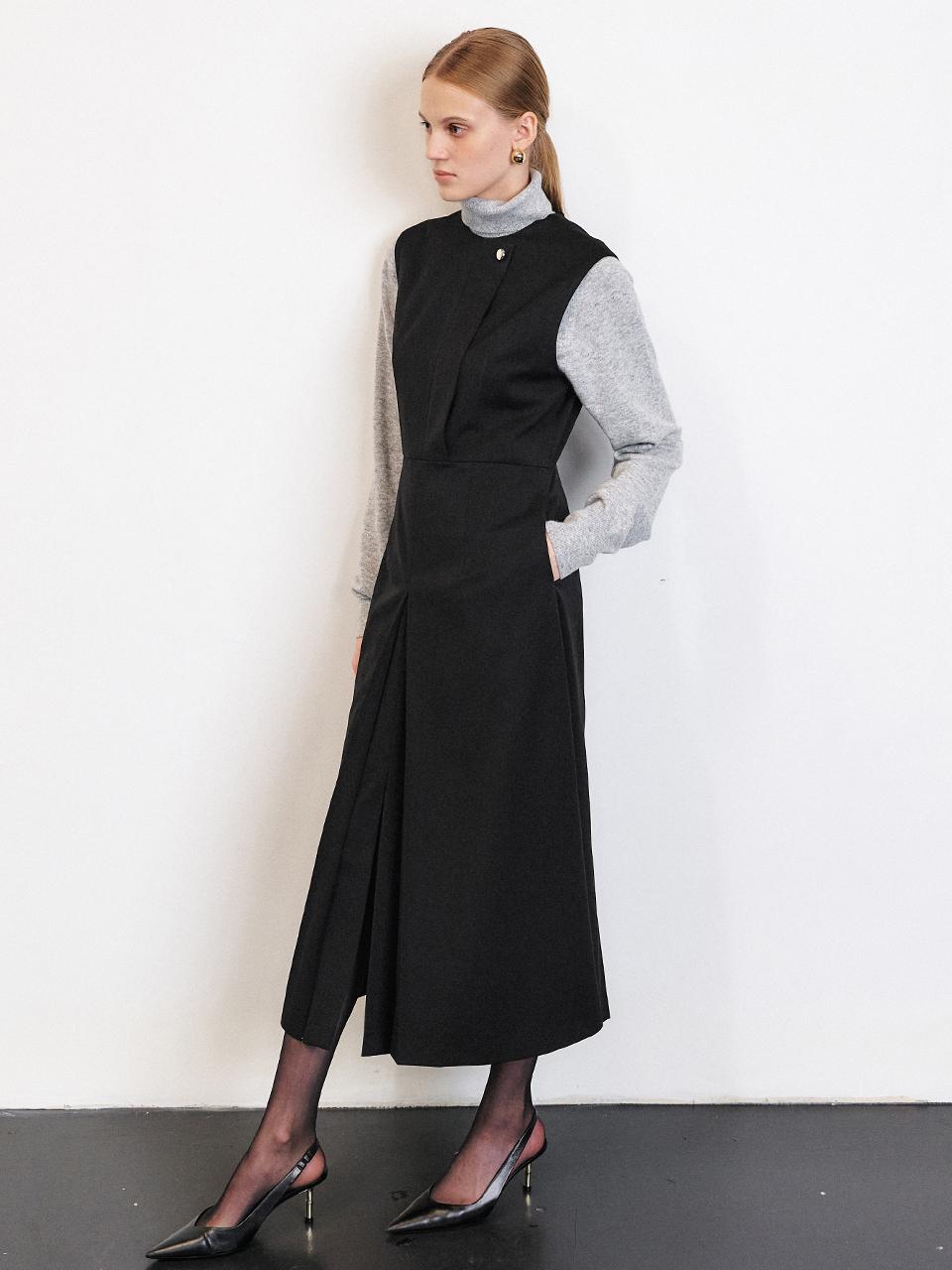 HACIE ONE BUTTON DETAIL SLEEVELESS DRESS [BLACK]