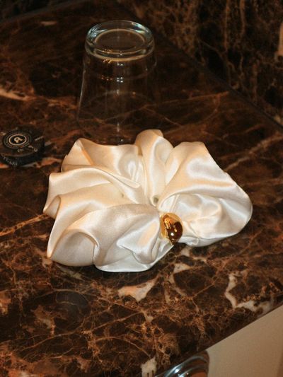 Hackesch Silk Scrunchie_White Cream