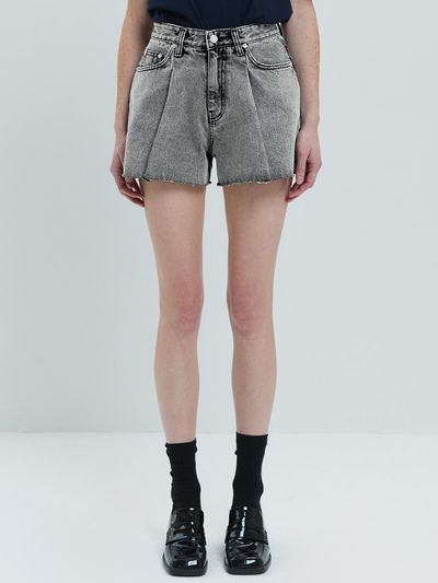 HAE BY HAEKIM Pleated Denim Shorts - Gray