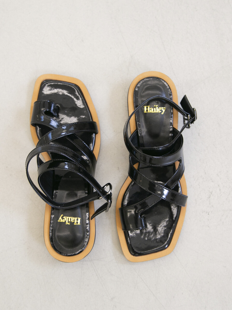 Hailey HJ210080 Buckle Strap Sandal