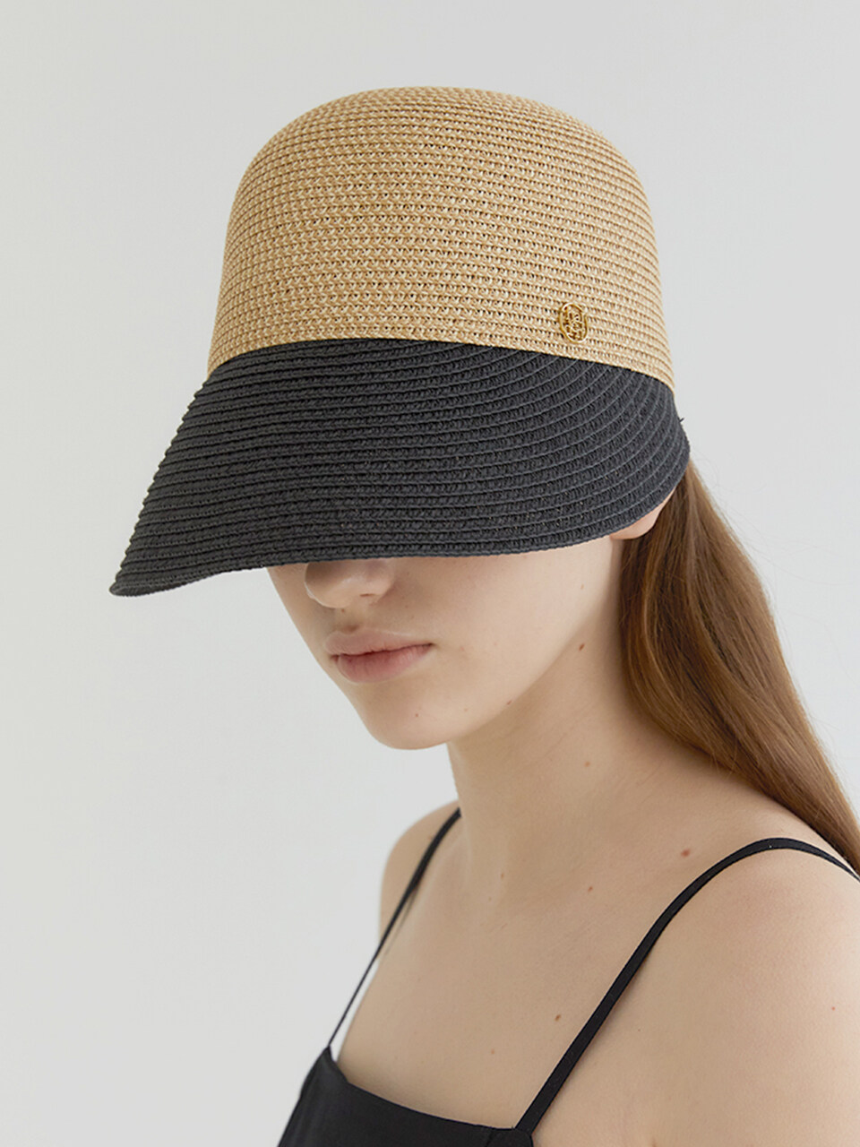 halden Basic Logo Pendant Raffia Cap_Beige / Black