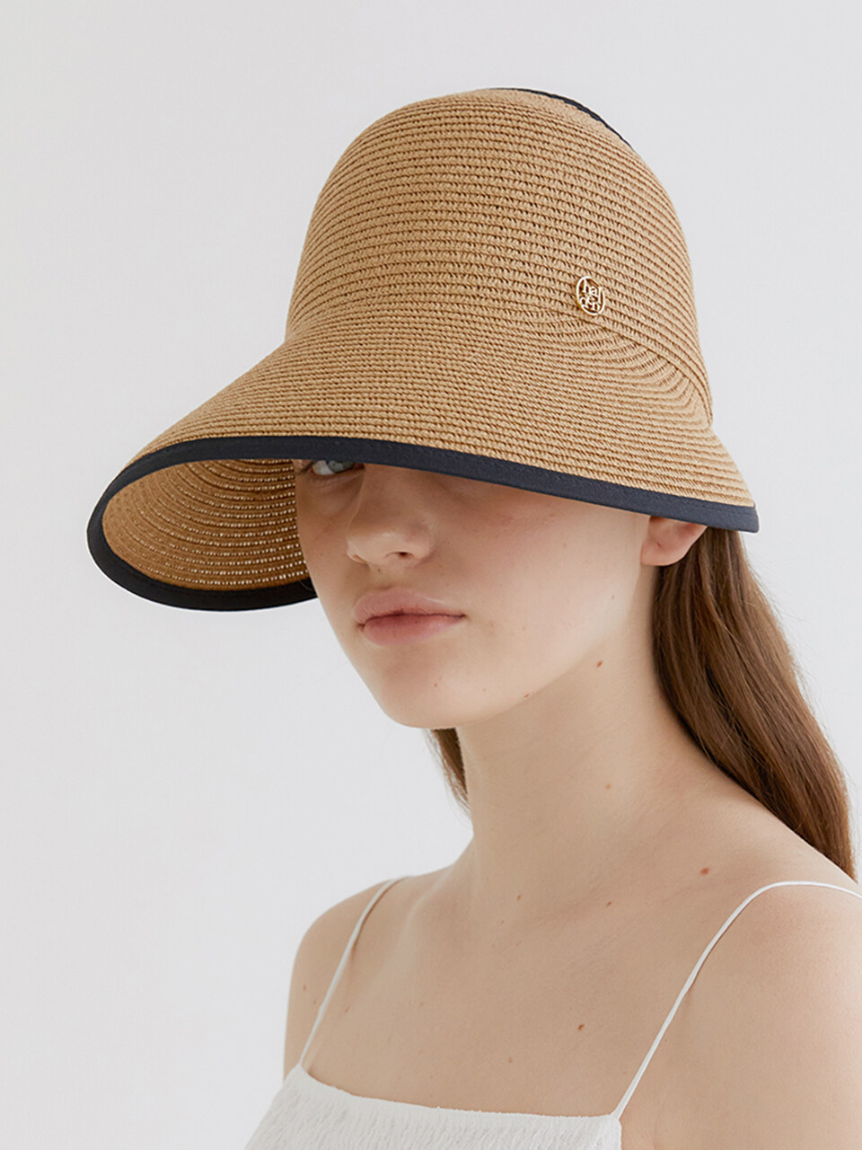 halden Half Cloche Logo Pendant Raffia Cap_Beige
