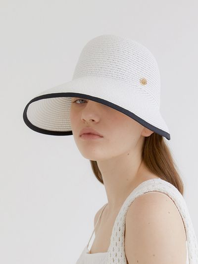 halden Half Cloche Logo Pendant Raffia Cap_White