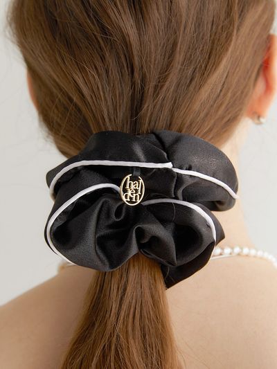 halden Line Satin Logo Pendant Scrunchie_Black