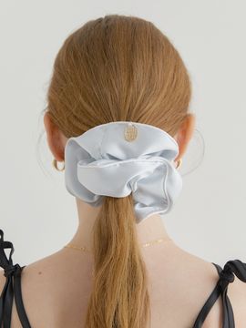 halden Line Satin Logo Pendant Scrunchie_Grey