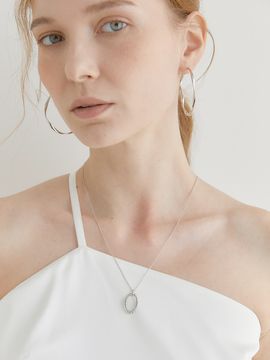 halden Oval Frame Pendant Chain Necklace_Silver