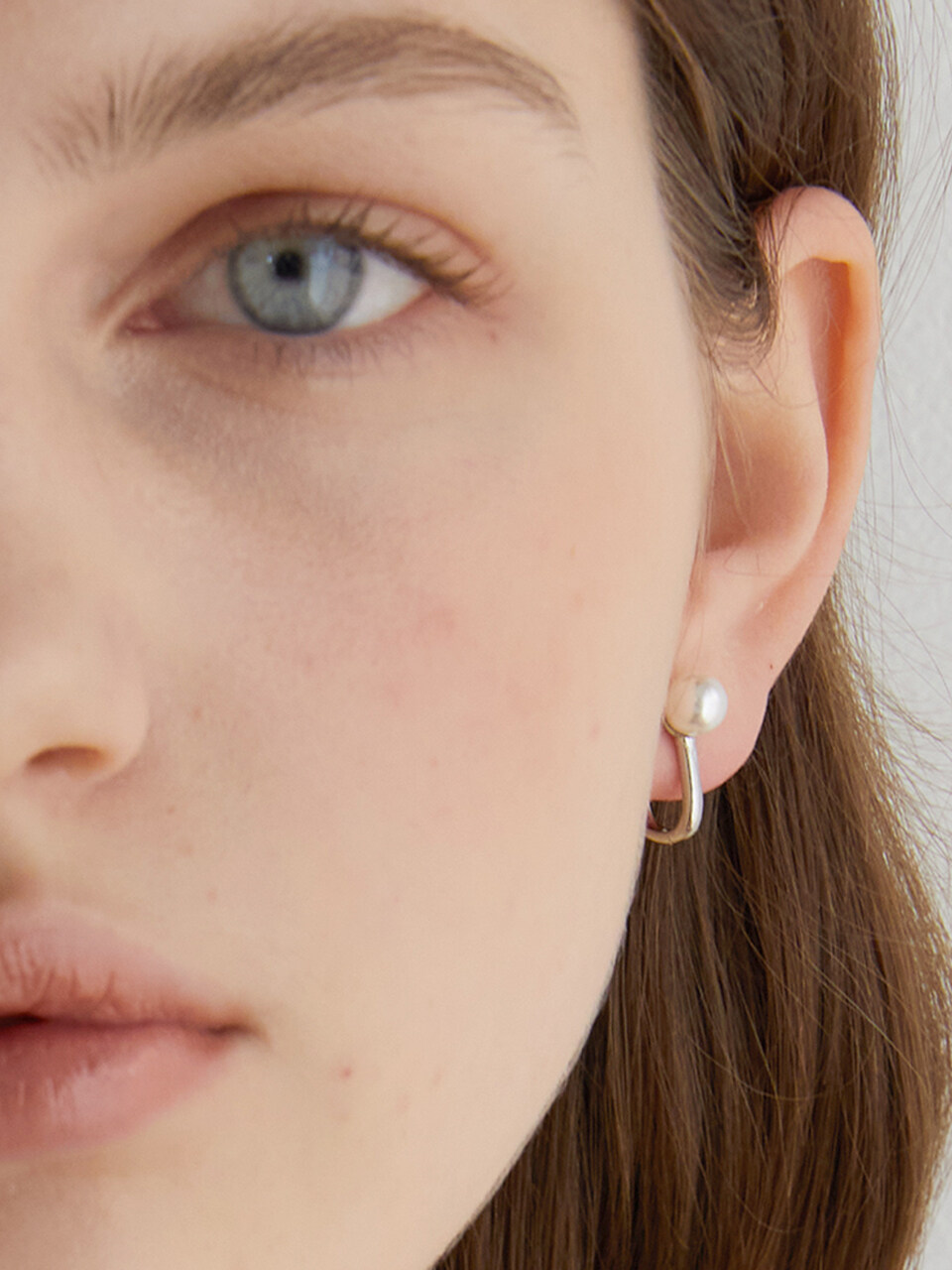 halden Oval Ring Swarovski Pearl Earrings_Silver