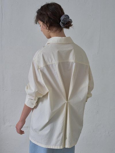 HANE Back Gather Button Shirt [Ivory]