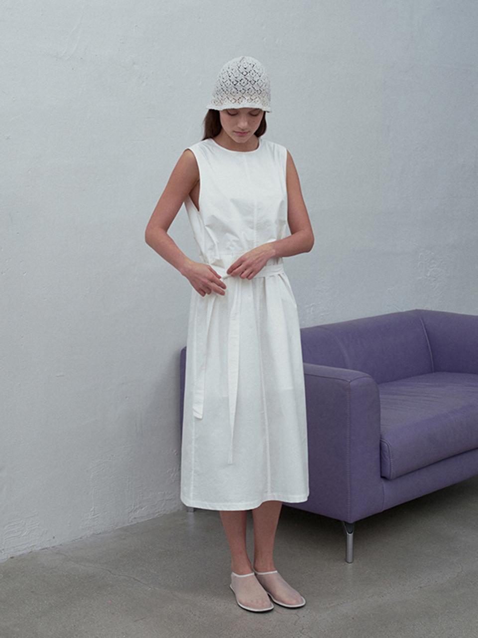HANE Strap Minimal Maxi Dress [White]